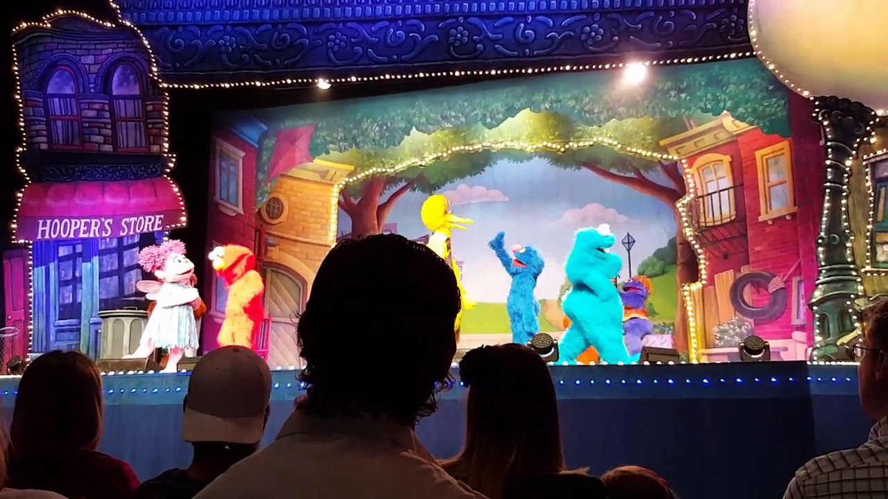 Sesame Street live make a new friend
