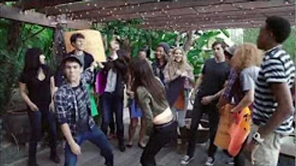 Maroon 5 Medley! - Victoria Justice & Max Schneider by  ZiliMusicCompany .