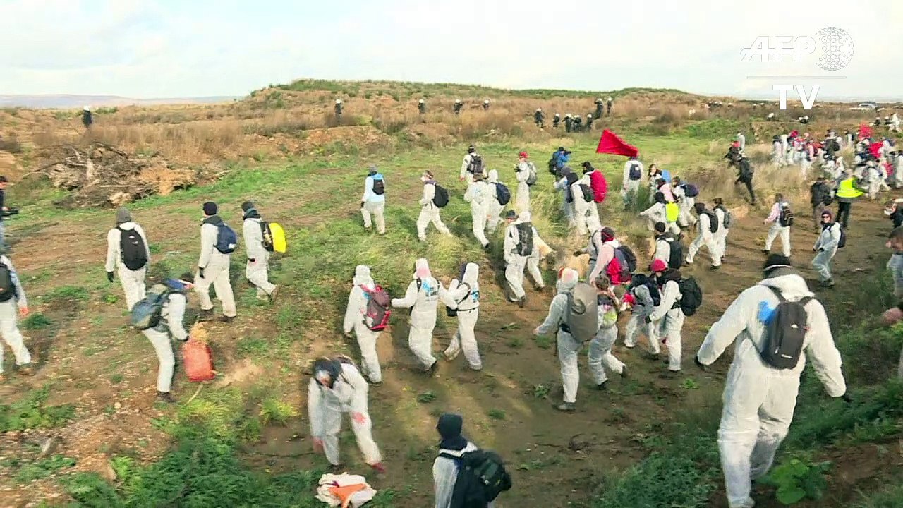 Kohle-Gegner dringen in rheinischen Tagebau ein