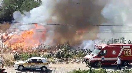 Incêndio de grandes proporções mobiliza corpo de bombeiros em Sousa