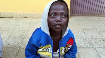 Descargar video: Menino africano de olhos azuis