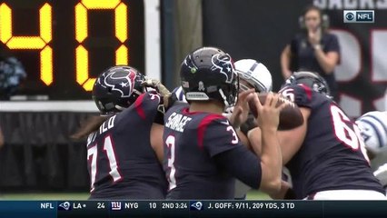 Julien Davenport wastes no time recovering loose ball