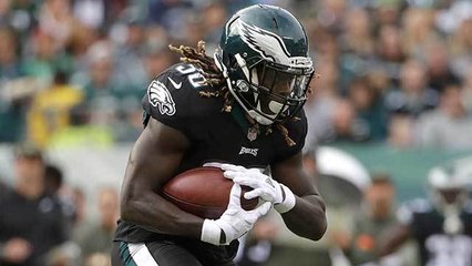 Jay Ajayi jukes defender on his first run as an Eagle