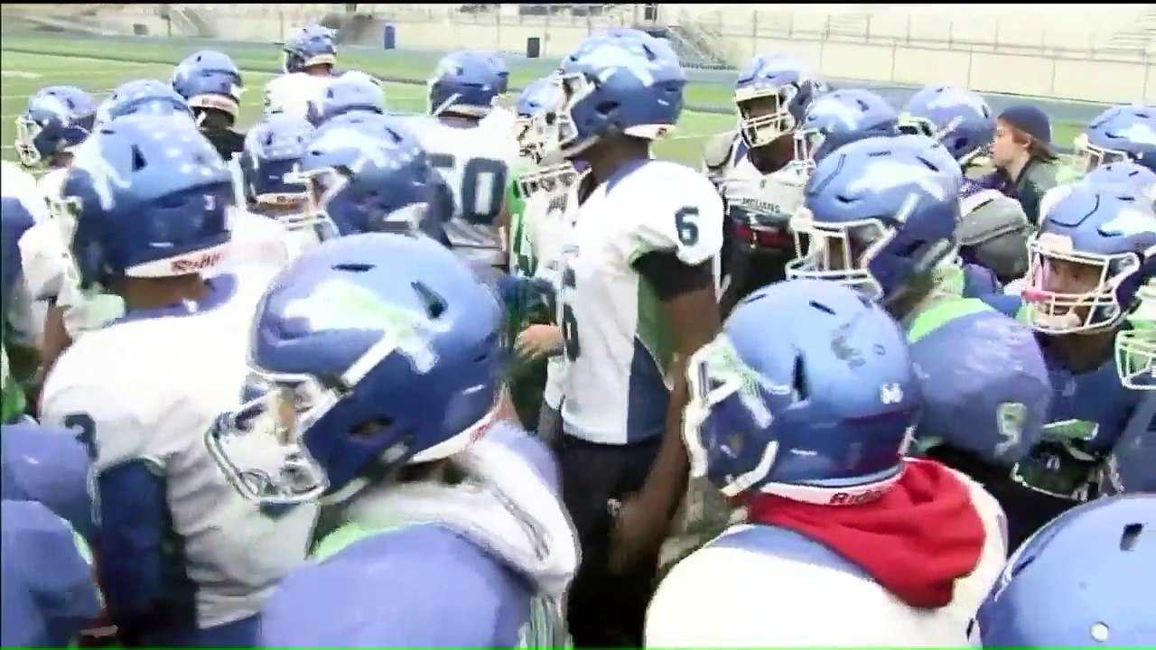 Missouri High School Student Doesn`t Let Brain Damage Keep Him from Helping Football Team