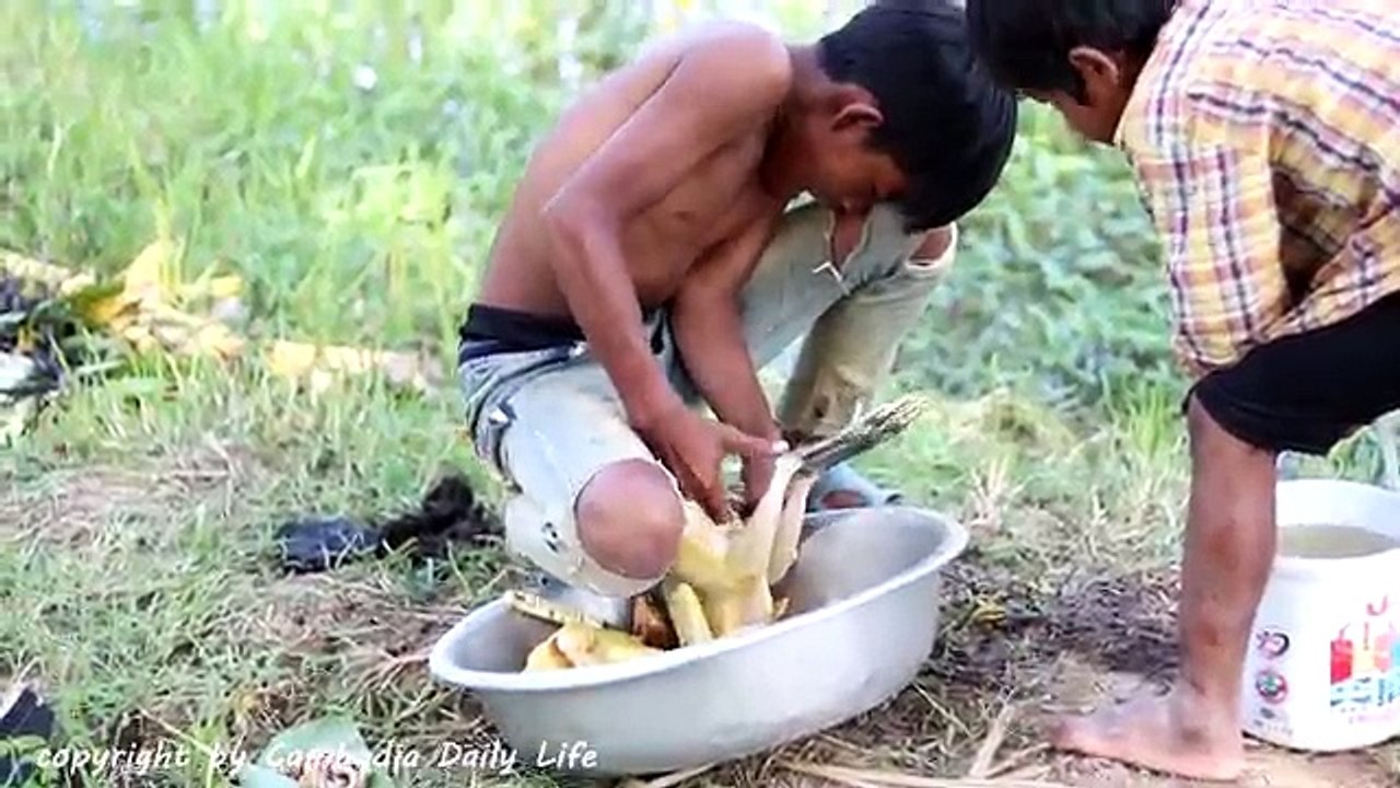 City Kids Vs My Kids !! My Kids Roast Chicken With Coca cola - Beer and Banana Flower