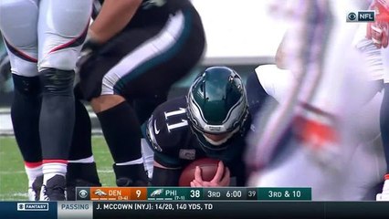 Brandon Marshall chases down Carson Wentz for a sack
