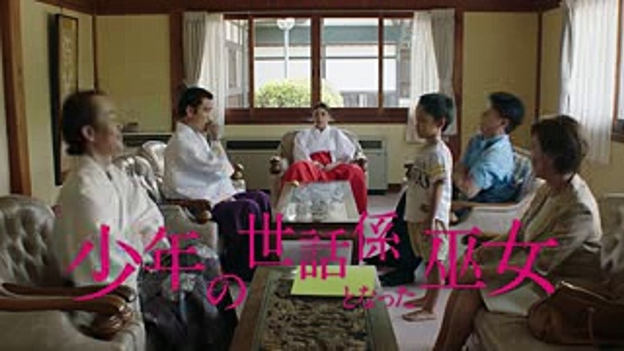 広瀬アリス、巫女姿でにらむ！　映画「巫女っちゃけん。」予告編が公開