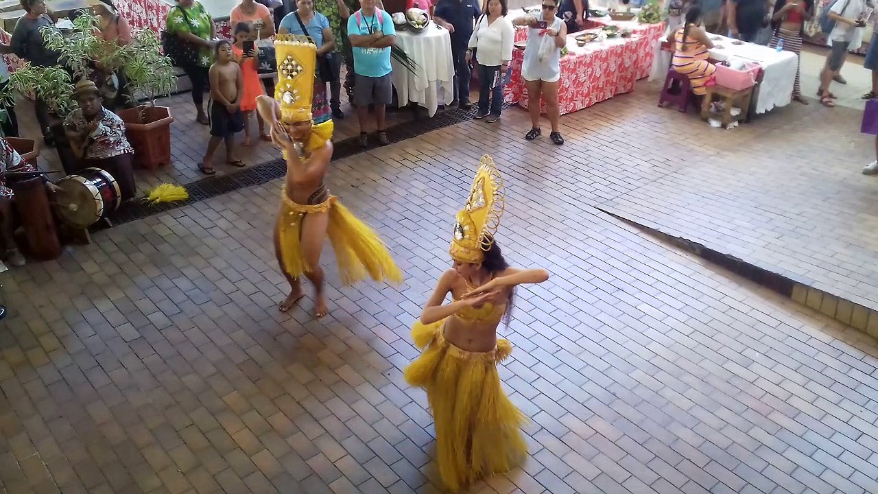 Danseurs au marché de PPT