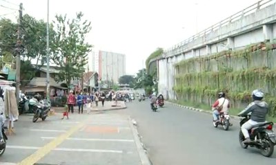 Senin Pagi, Masih Banyak PKL di Trotoar Tanah Abang