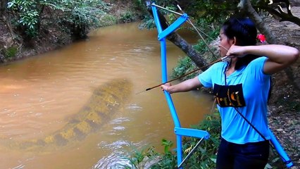 Amazing Girl Uses PVC Pipe Compound BowFishing To Shoot Fish -Khmer Fishing At Siem Reap Cambodia