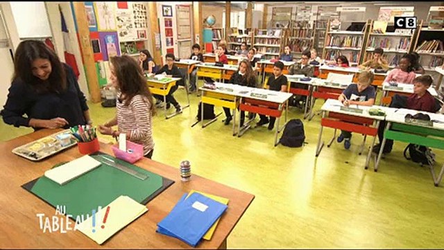 Dans Au tableau , les enfants font goûter à Anne Hidalgo ce qu'ils mangent à la cantine - Regardez