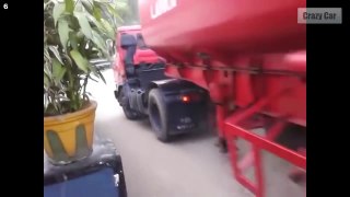 Amazing Trucks Driving Skills - Awesome Semi Trucks Drivers - Extreme Lorry Drivers WIN