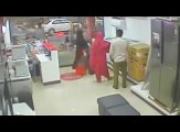 الیکٹرونکس کی دکان میں گاہک بن کر آنے والی خواتین نے کیسی شرمناک حرکت کر ڈالی اس ویڈیو میں دیکھیں
