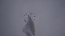 Vol d'une soucoupe propulsée par des feux d'artifices en Inde !