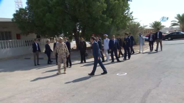 Bakan Canikli, Doha'daki TSK Kara Unsur Komutanlığını Ziyaret Etti