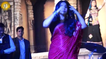 Vidya balan spotted at bhuj airport during rann utsav