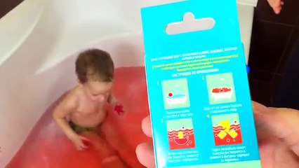 Бурлящие шары с сюрпризами, краска для ванны, набор Baffy. Купаемся весело. Много пены, красная вода