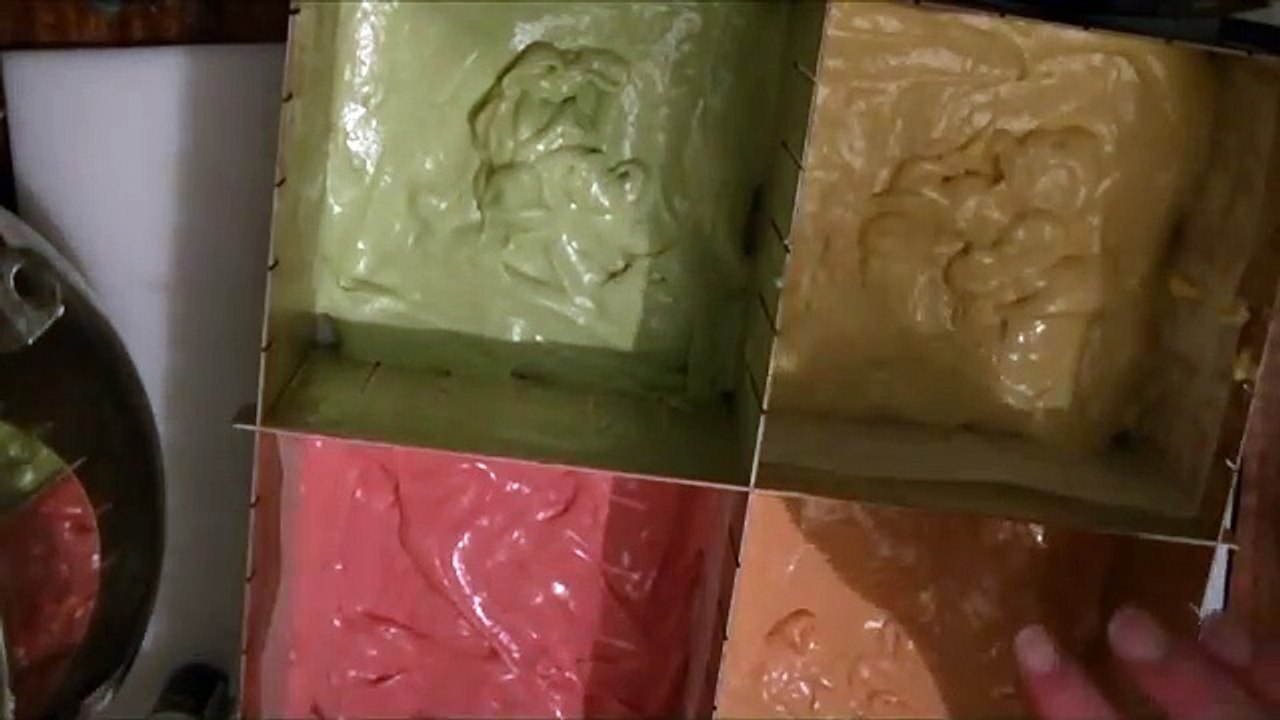 Rainbow cake tutorial mini rainbow cakes with star toppers colored sponge ingredients