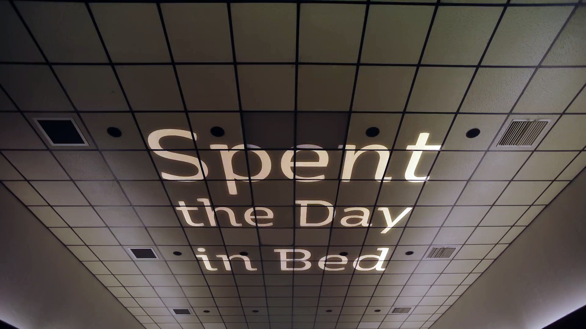 Morrissey - Spent the Day in Bed (Official Video) - Vidéo Dailymotion