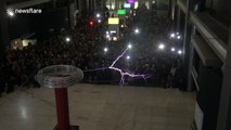 Hundreds enjoy Tesla coil concert in Thessaloniki