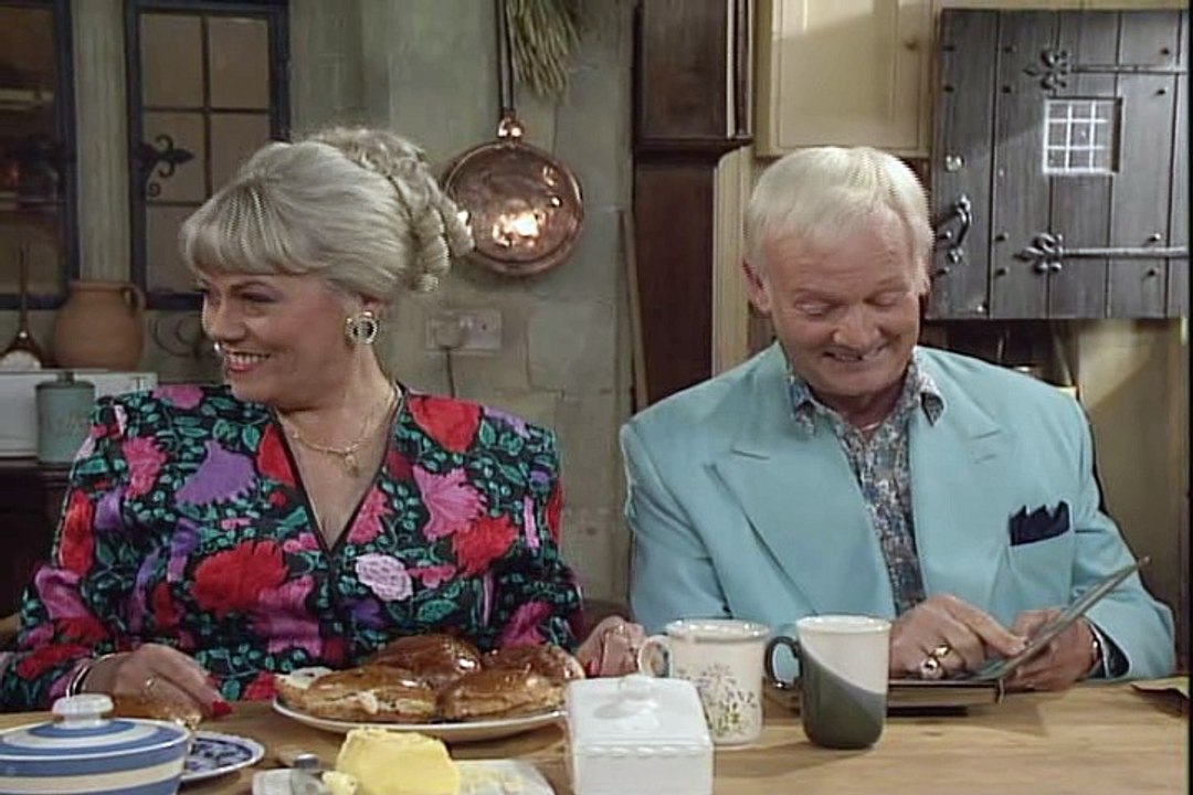 Grace & Favour (Are You Being Served Again) S02E05