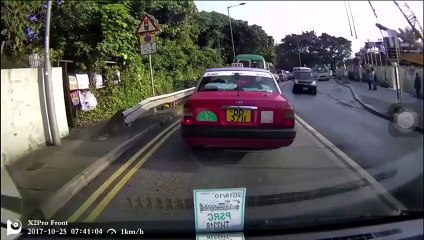 Une femme tombe au moment de traverser et est à deux doigts du drame : tentative de suicide ?