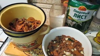 Солим рыжики горячим способом