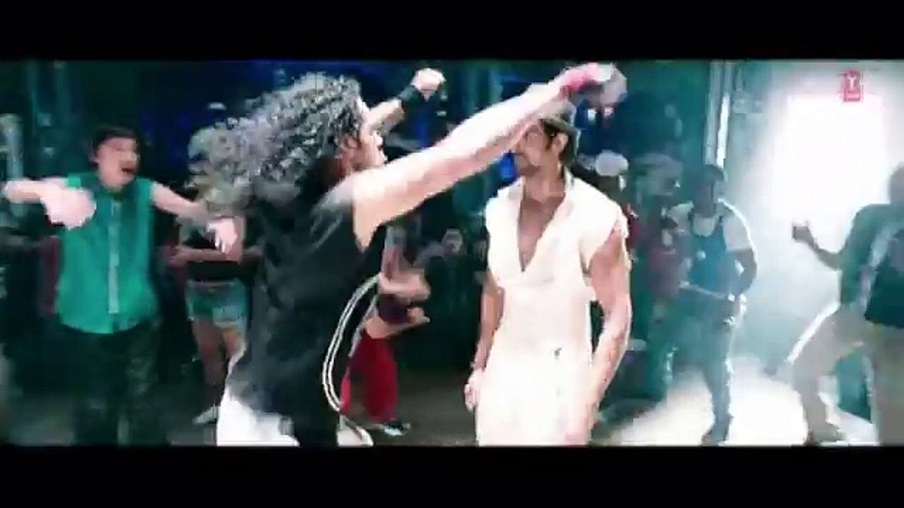 Fire Kites Song _ Hrithik Roshan, Kangna Ranaut - YouTube (360p)
