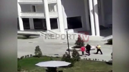 Report TV - Mungoi në mbledhjen e grupit deputeti i LSI takoi Ramën në Velipojë