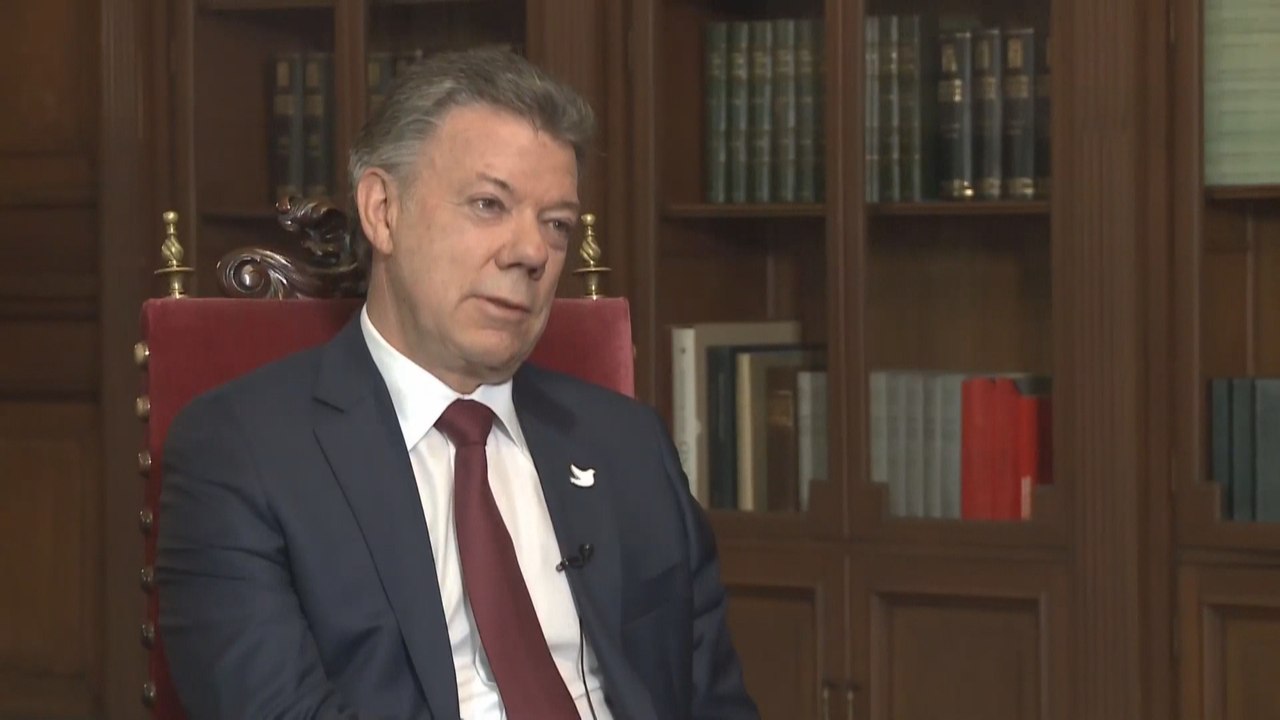 Santos muestra su declaración de renta tras aparecer en "Papeles del Paraíso"