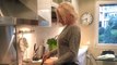Mutfakta Poz Veren 70'lik Ajda Pekkan, Kalçalarıyla 20'lik Kızlara Taş Çıkardı