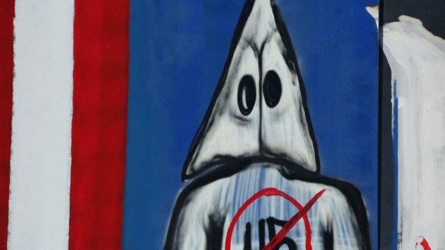 [HOLD INCOMPLETE VIDEO] Protesting Trump's border wall: Farmers paint KKK figure on US-Mexico border fence