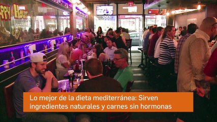 Cocineros españoles sazonan hamburguesas saludables en Nueva York