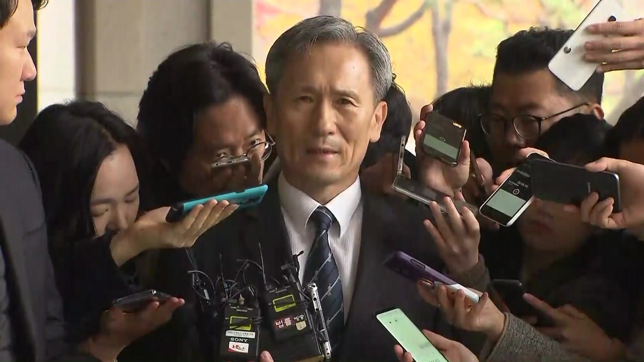 '軍 정치공작' 김관진 前 장관, 검찰 출석 / YTN