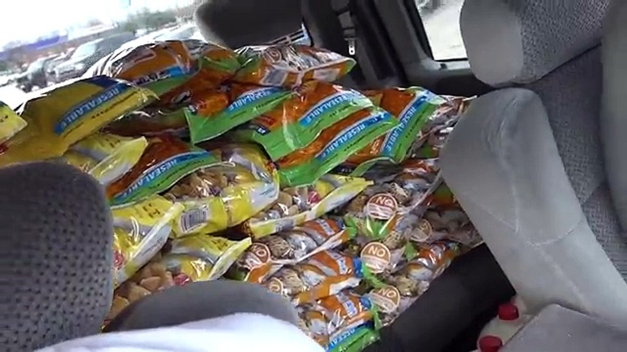 WORLDS LARGEST BOWL OF CEREAL!! We broke the world record! Vidéo