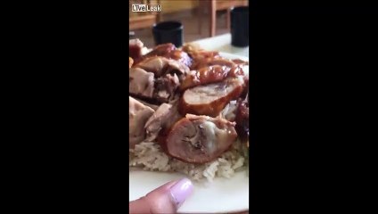 Quand quelque chose grouille dans ton assiette au restaurant... Horrible