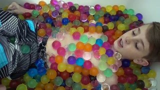 COVERED IN GIANT ORBEEZ CHALLENGE!