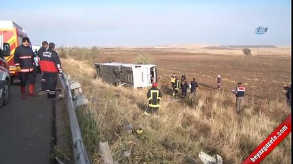 Cenazeler devrilen otobüsün altında kaldı