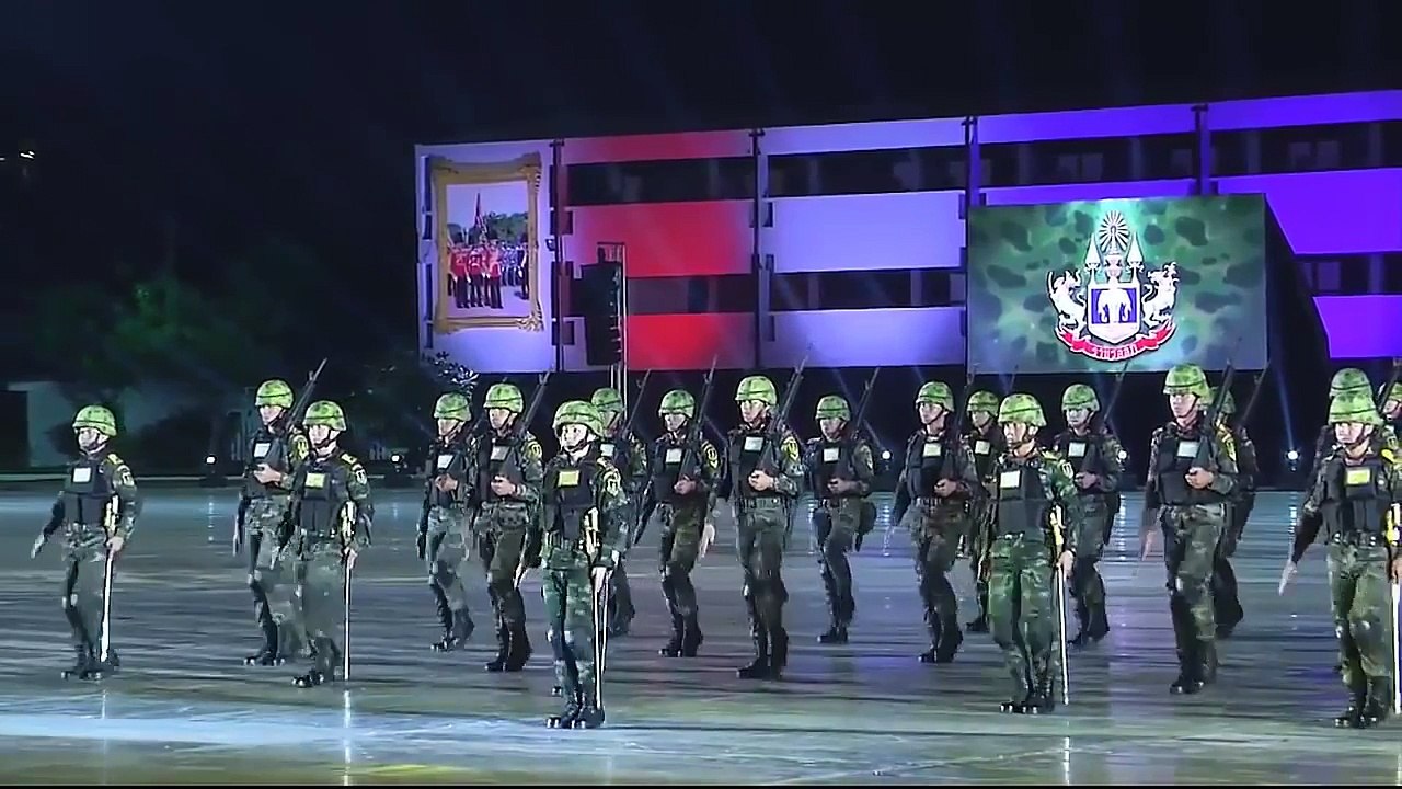 หม่อมนุ้ย พลโทหญิงสุทิดา ร่วมพิธีสวนสนามงานวันราชวัลลภ 11 พ ย 59