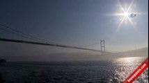 İstanbul Boğazı'nda sis kartpostallık manzara oluşturdu
