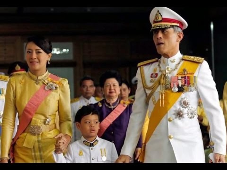 ท่านผู้หญิงศรีรัศมิ์ งามสง่าในชุดไทย