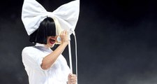 Tehdit Edilen Ünlü Şarkıcı Sia, Çıplak Fotoğrafını Kendisi Paylaştı