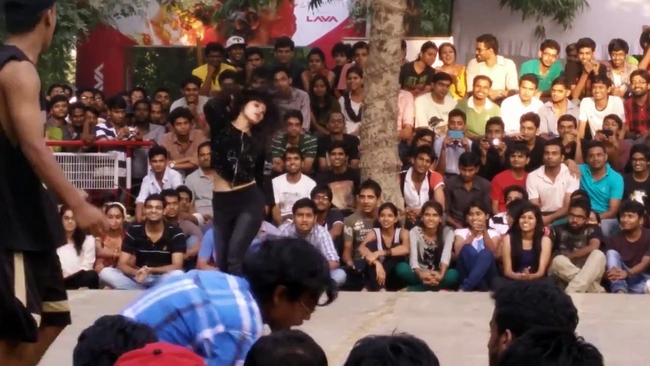 Beautiful Girl Dance at Public by Indian girl HD