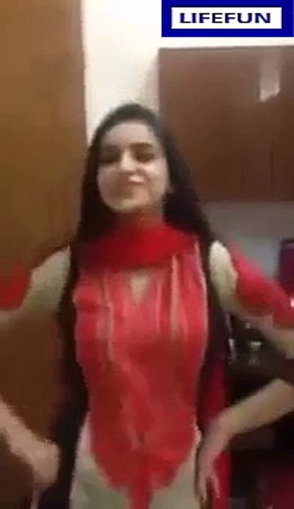 BEAUTIFUL GIRL DANCE AT HOME    NICE VIDEO
