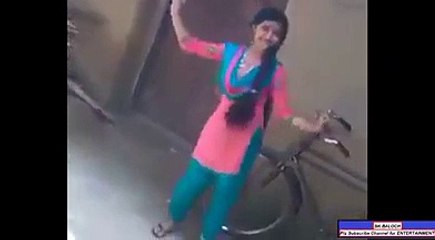 Beautiful Girl Dance  خوبصورت لڑکی کی خوبصورت اداہیں دیکے
