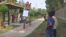 هذا الصباح- شاب هندي يطور دراجة هوائية بقامة فيل