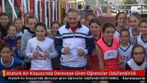 Atatürk Kır Koşusu'nda Dereceye Giren Öğrenciler Ödüllendirildi