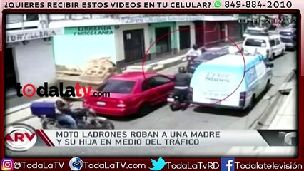 Motorista ladrones roban a una madre y su hija en medio del tráfico- Al Rojo Vivo-Video