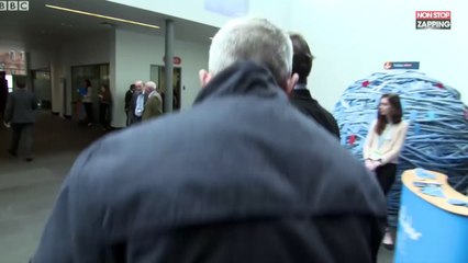 Paradise Papers : Accusé de fraude fiscale, un lord britannique se cache aux toilettes (vidéo)