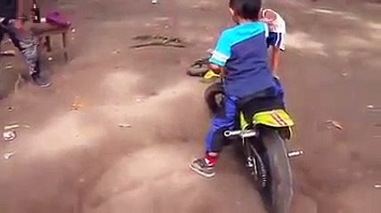 small kid showing stunts on his bike